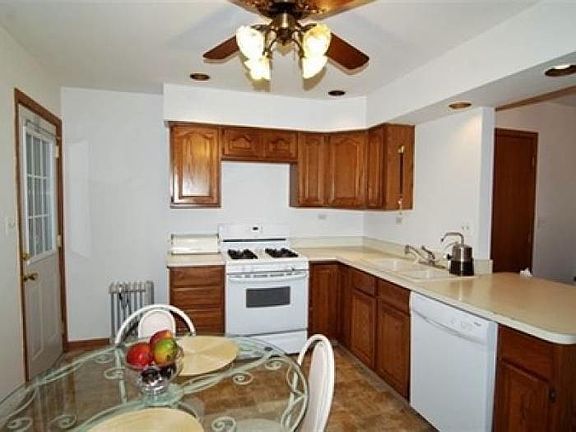 Eat-In Kitchen
