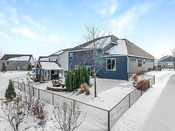 3rd image of 12171 Pineridge Way N