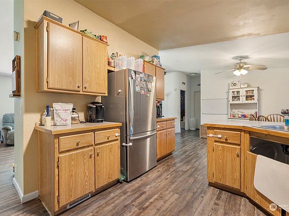 5th image of 40 E Elk Place