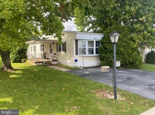 33 Flamingo Rd, Denver, PA 17517