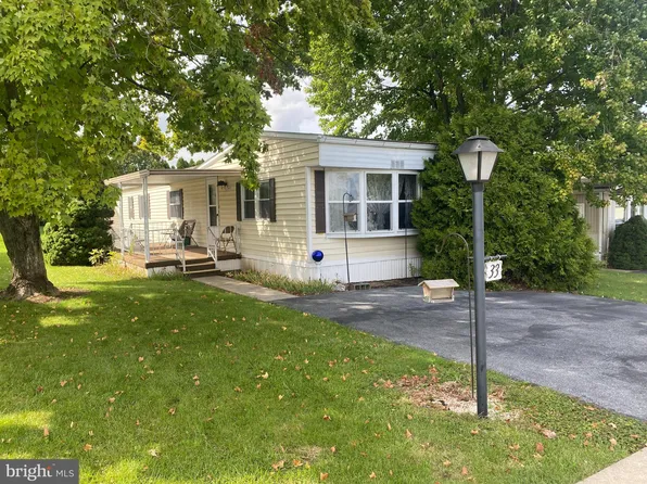 33 Flamingo Rd, Denver, PA 17517