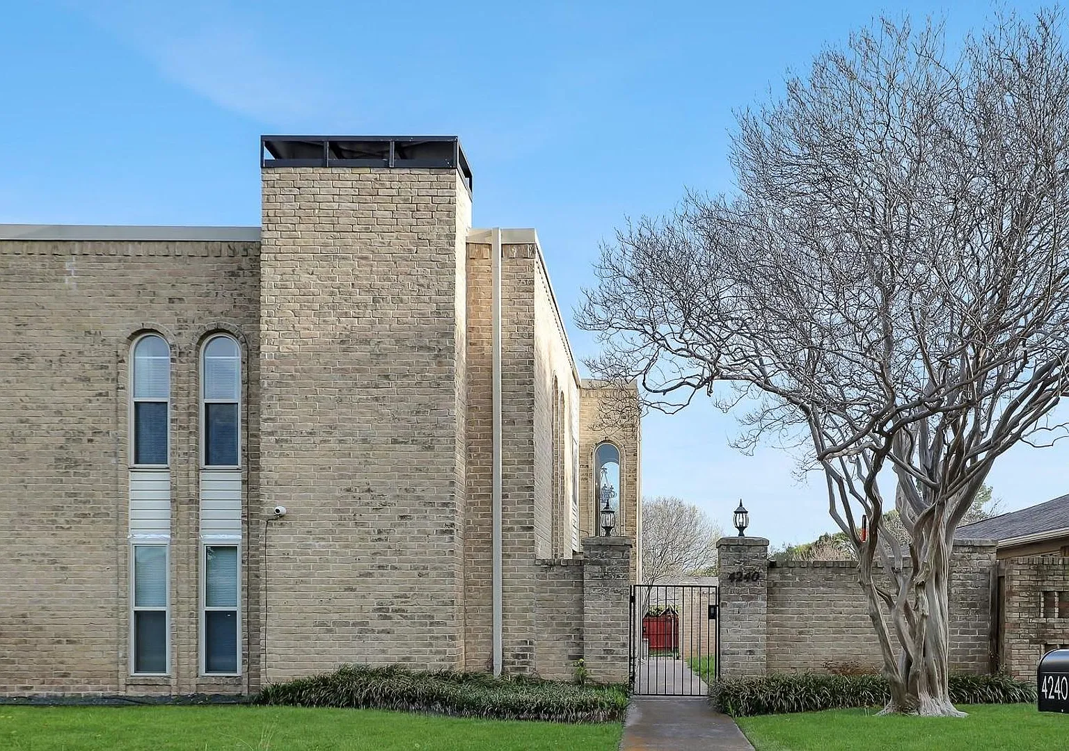 4240-4242 Harvest Hill — Photo 1