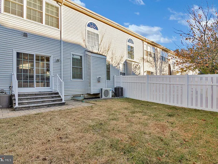 9 Ross Way — Photo 27