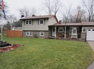 112 Meath Rd, Eaton Rapids, MI 48827