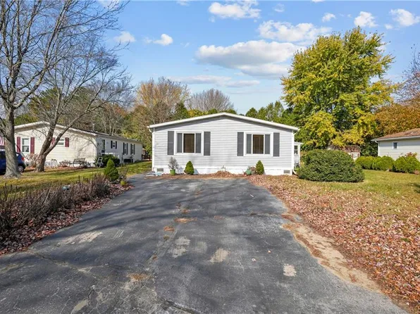40 Lear Dr, Coventry, RI 02816