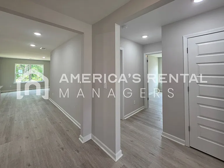10319 Squires Way — Photo 16