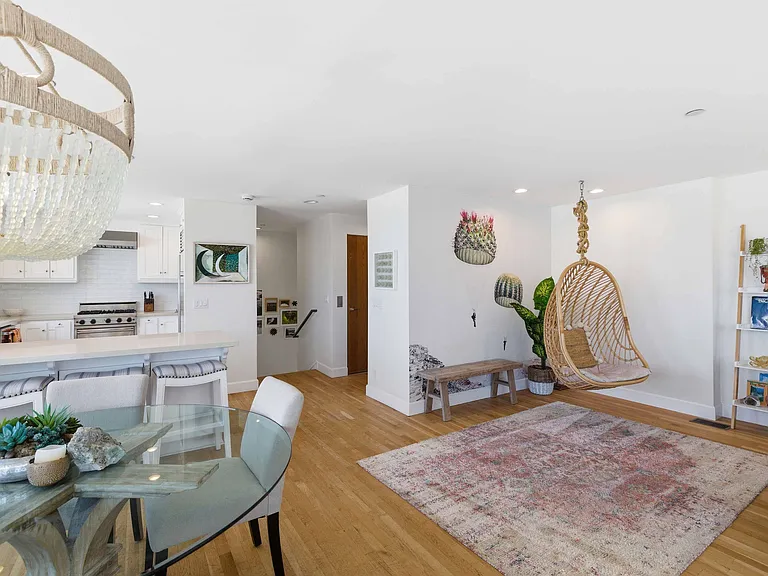 225 36th Pl — Photo 8
