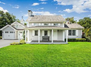 8 S Country Rd, Bellport, NY 11713