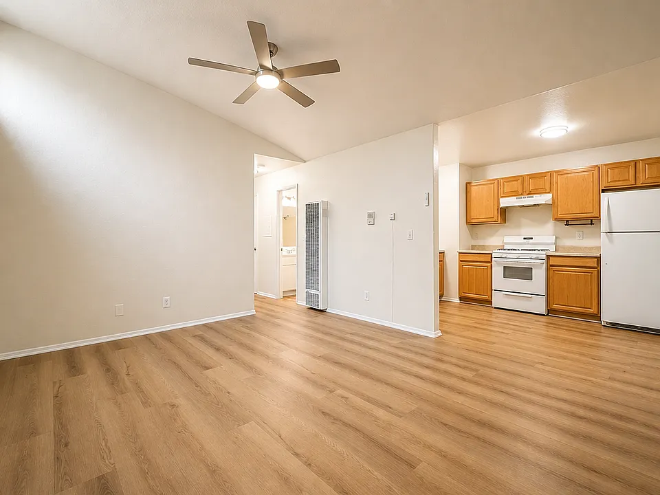 45 W 10th St