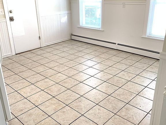 2nd image of 122 Suffolk Ave Floor 1