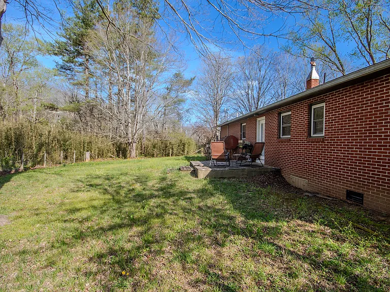2235 White Oak Rd — Photo 4