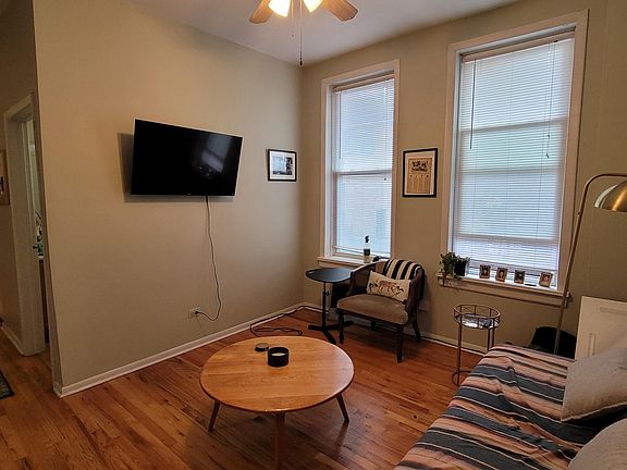 4th image of 2312 W Dickens Ave APT 1R