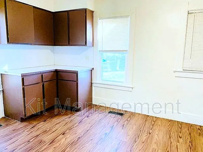 Charming 2-Bedroom Ranch Home in South Toledo — Photo 3