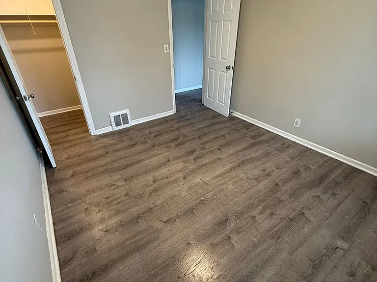 4610-4616 E Linwood Blvd — Photo 6