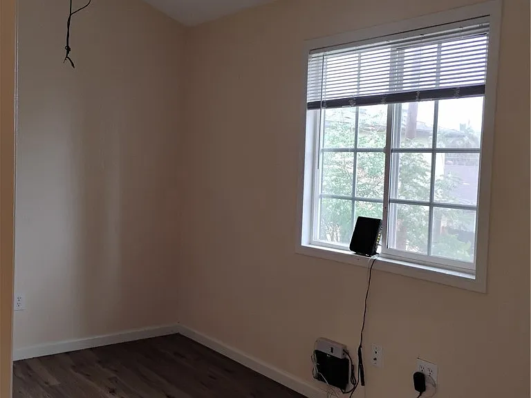 271 Park Ave — Photo 14