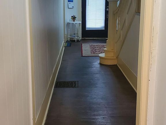 2nd image of 801 N L St APT 3