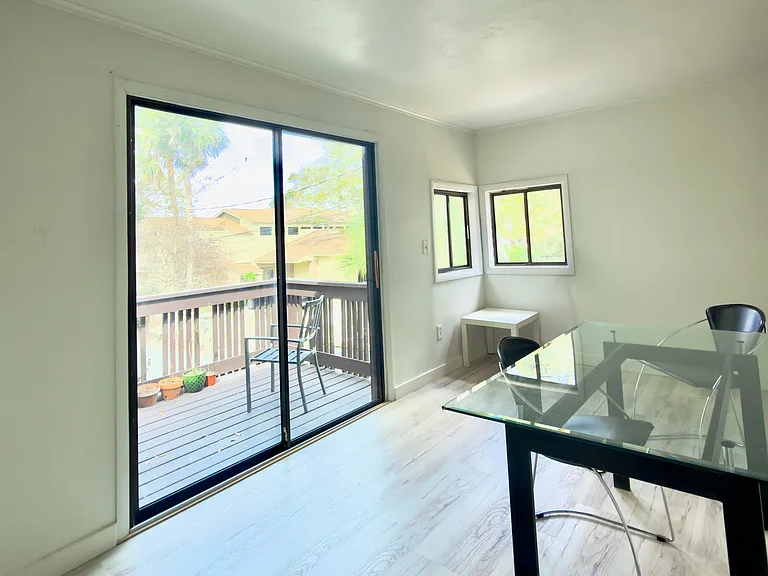 105 Esther St — Photo 16