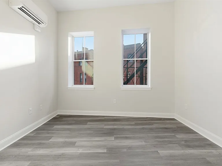 19-25 Essex St #302 — Photo 4