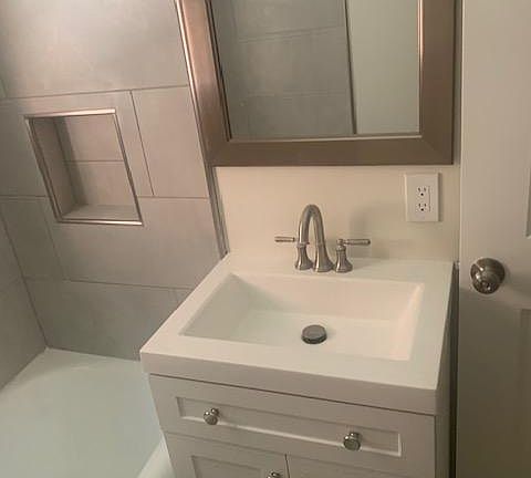 2nd image of 1240 N Hunter St #1