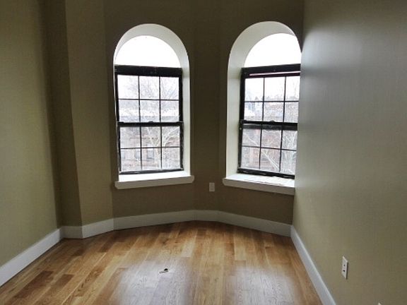 3rd image of 278 Halsey St