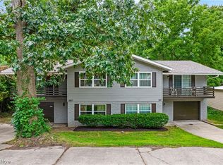 3807-3811 Edgepark Dr, Akron, OH 44319