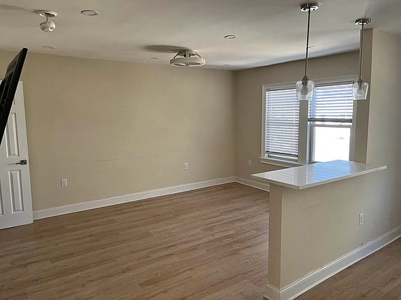 3rd image of 2218 28th St #2