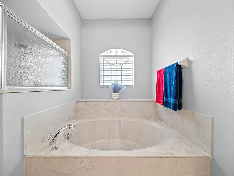 5918 NW Hann Dr — Photo 40