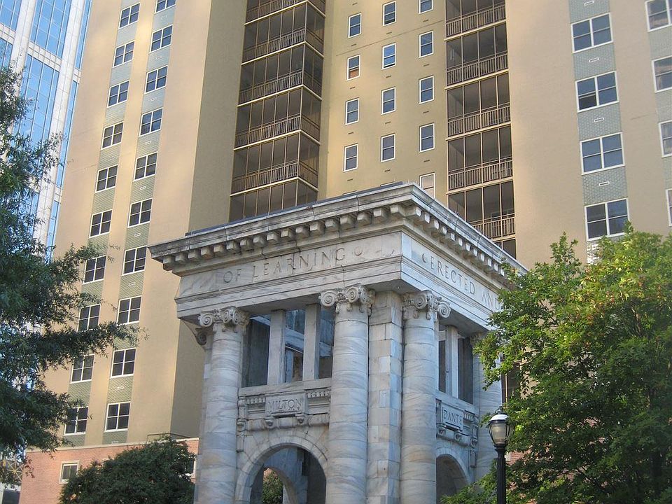 2nd image of 300 W Peachtree St