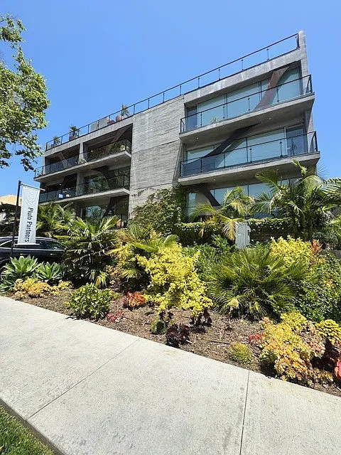 1 bed, 927 sqft, $4,199 — Photo 3
