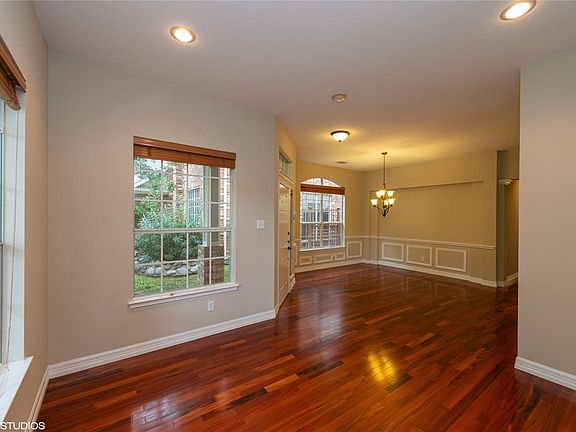5th image of 1621 Creekside Dr