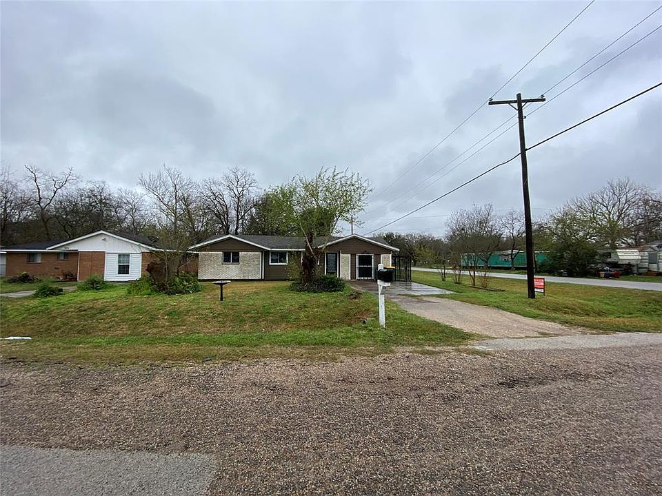1st image of 919 Oak West Dr