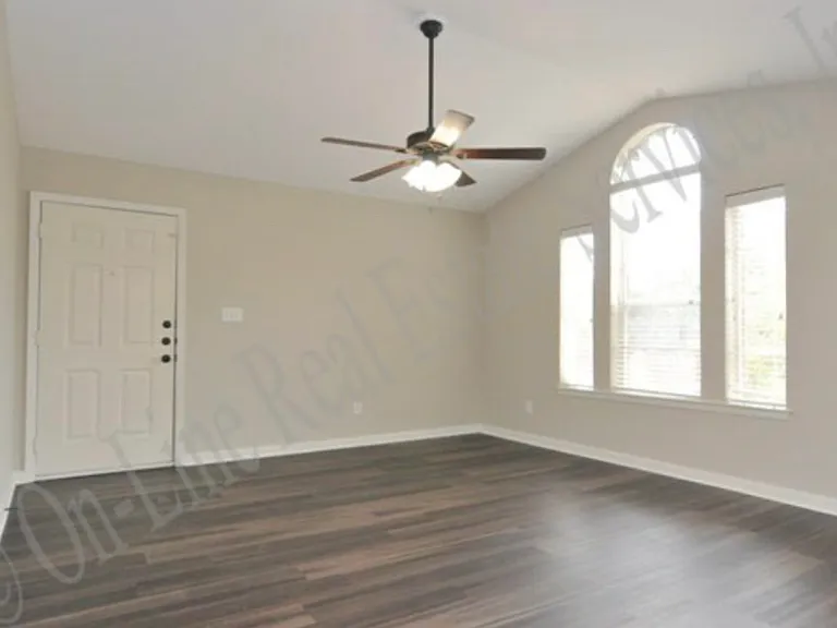 701 Balcones Dr #64 — Photo 5