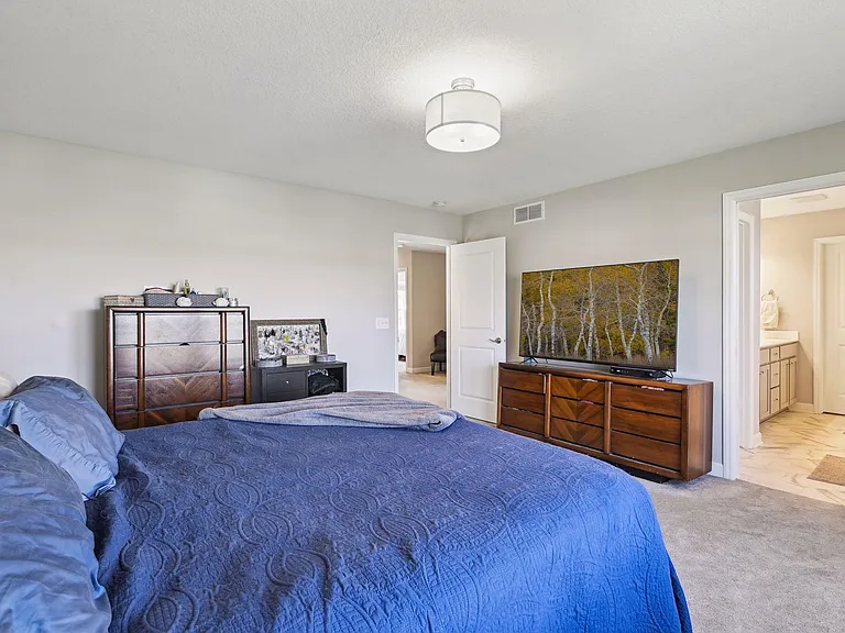 Space for a king size bed and furniture