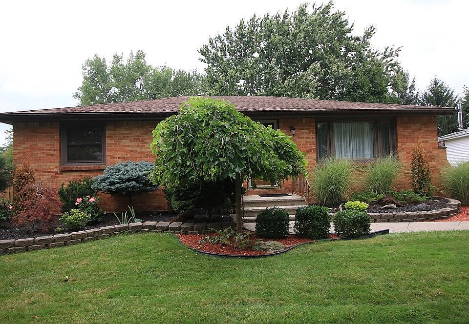 1st image of 14 Marilyn Dr