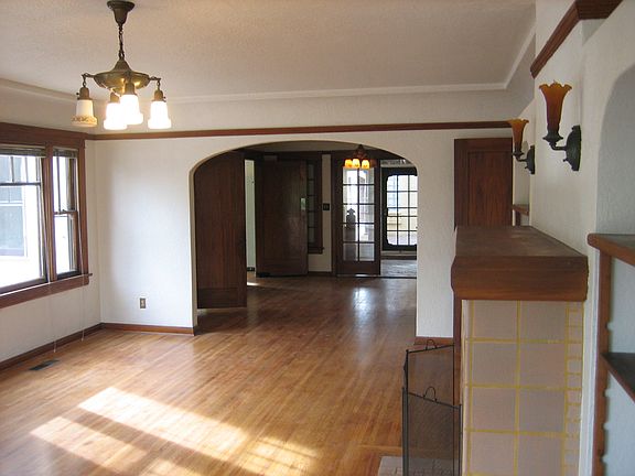 2nd image of 4890 Vista St