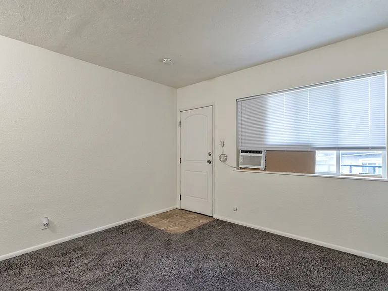 241 N 800 W — Photo 7