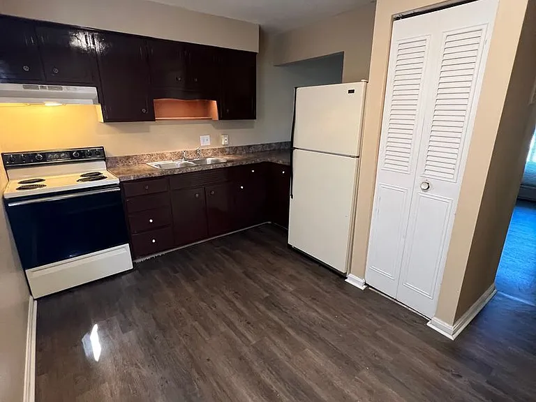 Creekstone Village — Photo 3