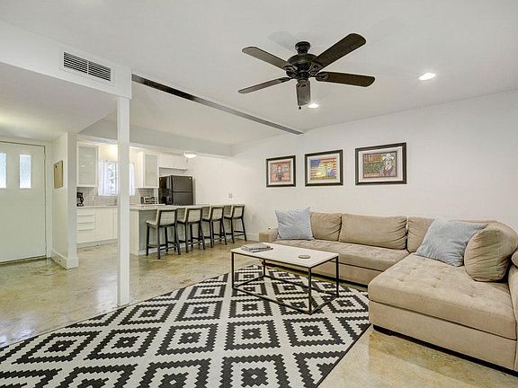 5th image of 1304 Mariposa Dr APT 161