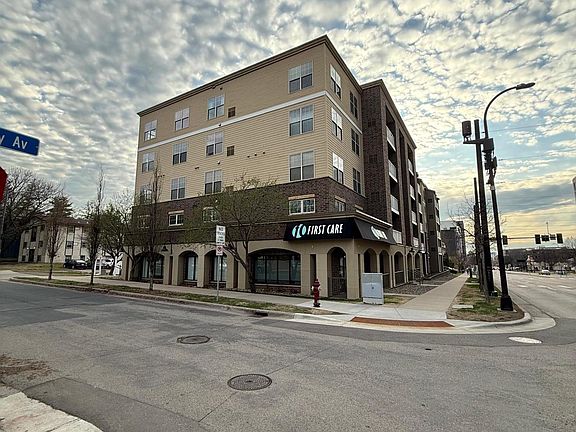 3rd image of 2900 University Ave SE APT 402