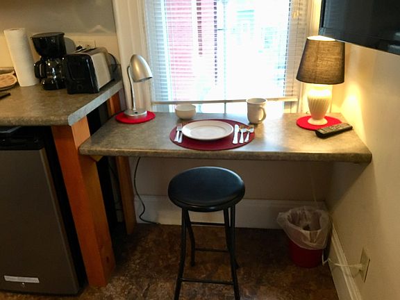 3rd image of 27 N Winooski Ave #3