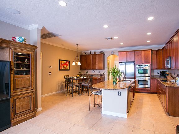 2nd image of 7504 SE Forest Oak Ln