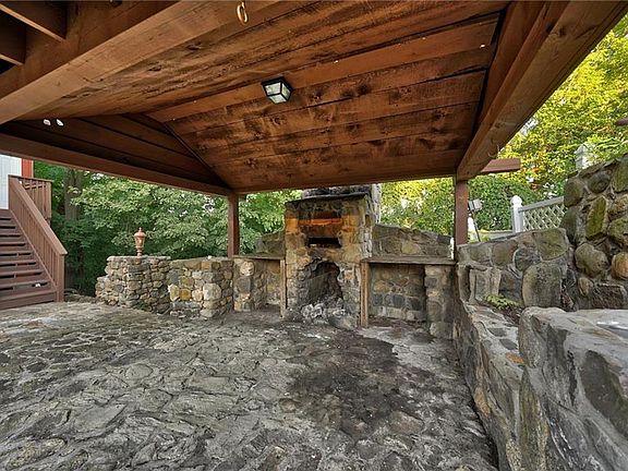 5th image of 156 N Liberty Dr