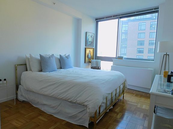 4th image of 505 W 37th St APT 6L