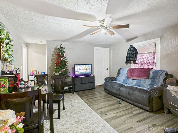 5th image of 102 Ashwood Ave