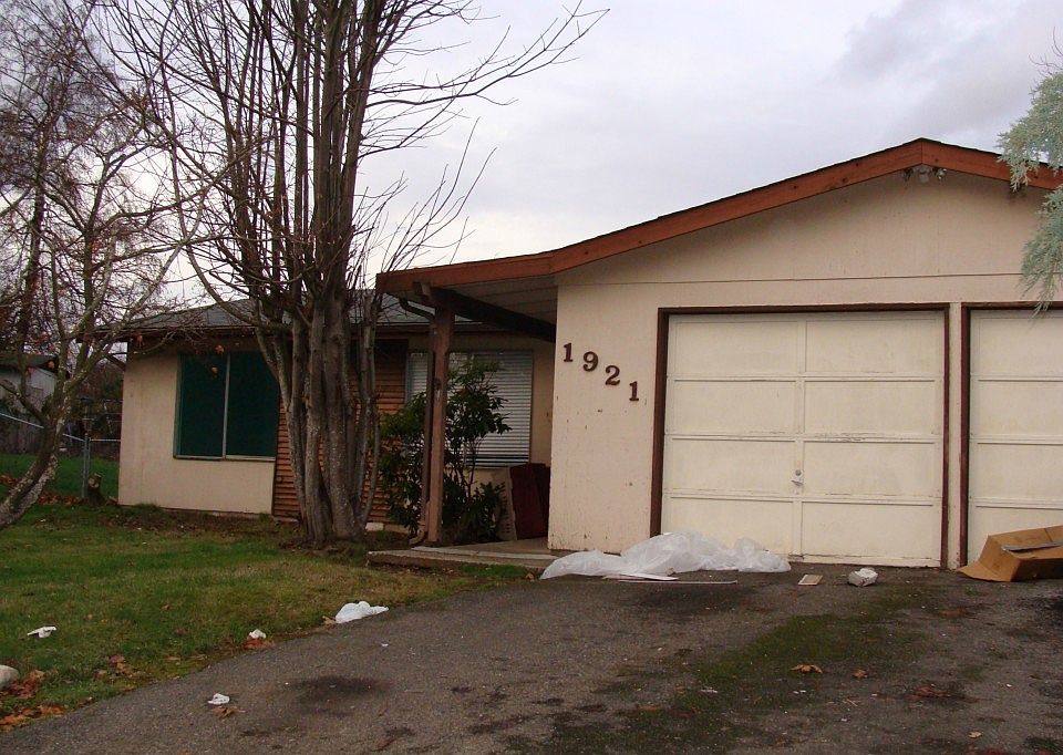 1st image of 1921 67th Pl NE