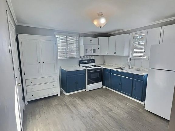 2nd image of 2425 Ernest St