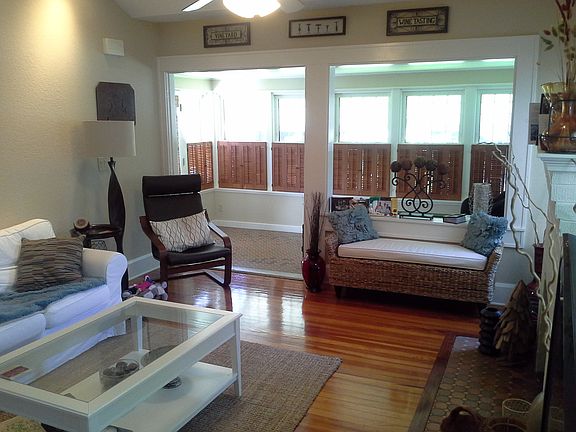 5th image of 305 15th Ave NE