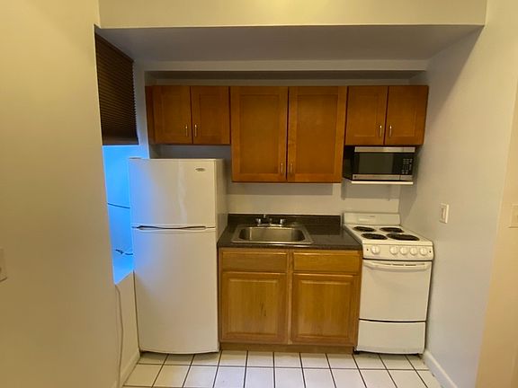 4th image of 203 E 27th St #1A