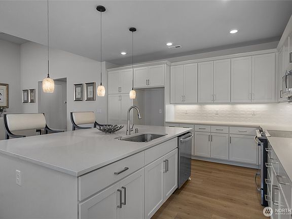 4th image of 2921 Arrowroot Loop SE