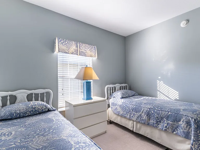 2 Emden Cir — Photo 32
